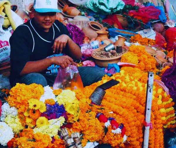Selling flowers and other stuff during Tihar